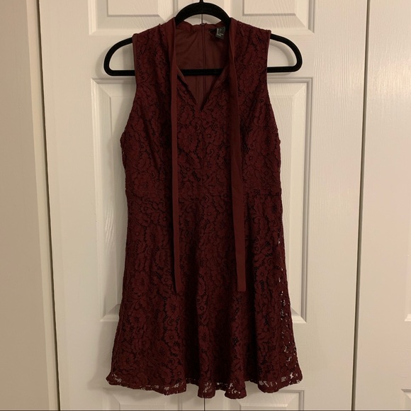 NWOT Forever21 Lace Fit and Flare Dress - Picture 2 of 5